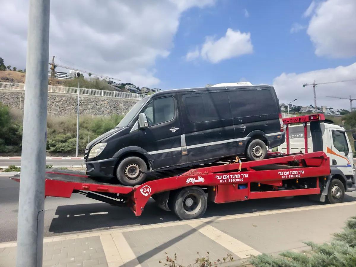 גרירת משאית מסחרית